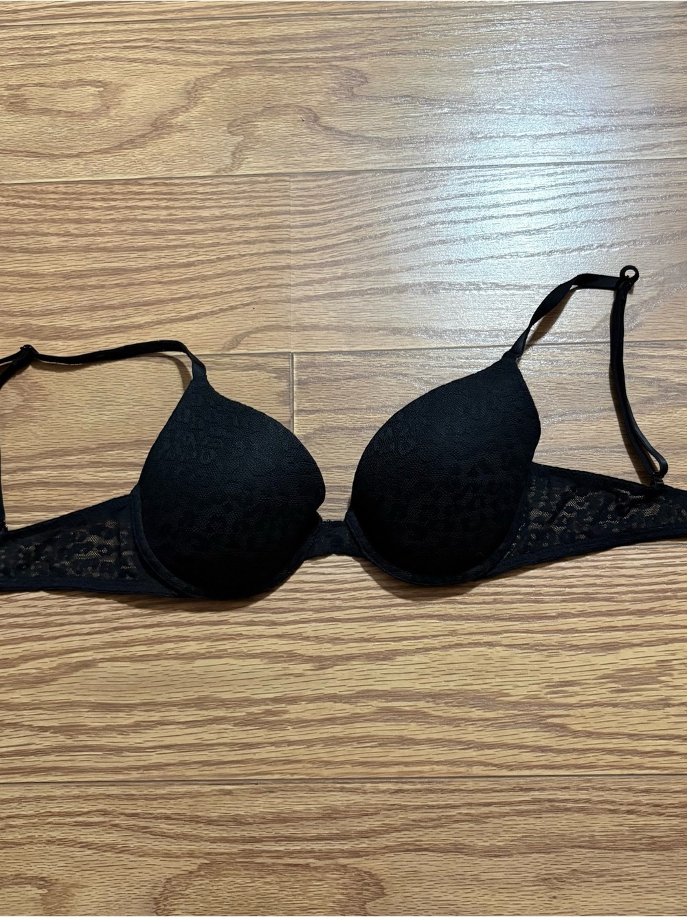 Victoria’s Secret PINK Wear Everywhere T-Shirt Lightly Lined Black Lace Bra 32C